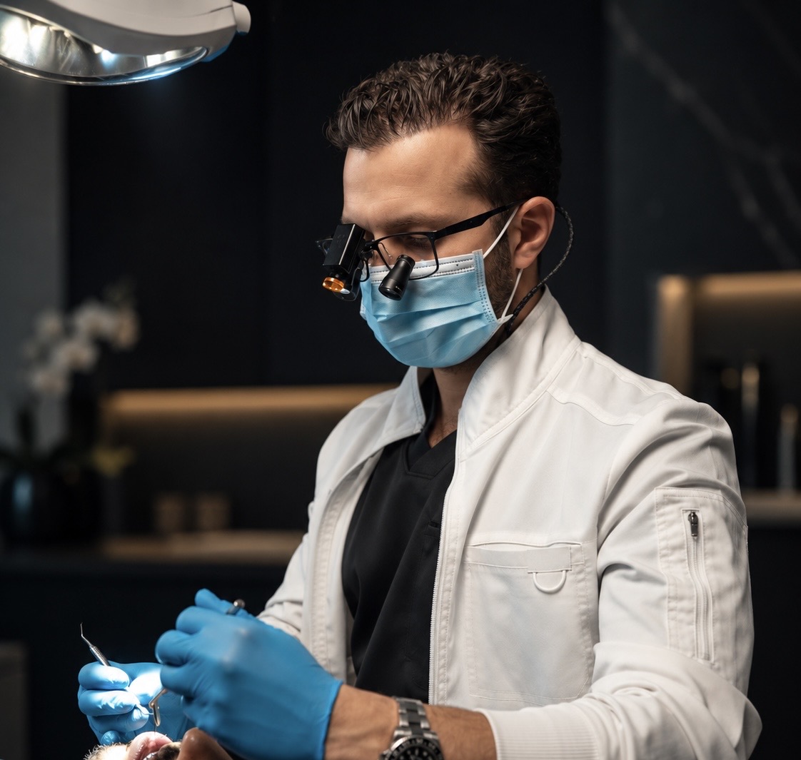 Portrait of د. عدنان بازارباشي, cosmetic dentist at Confident Clinic, Riyadh